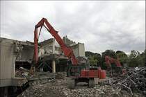 Dunkle Wolken ziehen �ber L�denscheid. Im Bild der Starke HITACHI ZAXIS 500 mit 320PS von P&Z. (14.09.2009)

