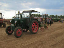 RS 04/30 f�hrt gerade zum Ackern beim Rottelsdorfer Schleppertreffen