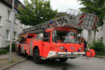 Feuerwehr Essen
3/11  E 2905
Iveco Magirus 120-25 AN
DLK 23/12
Florian Essen 8/33/4
