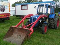 STEYR wurde mit Zwillingsreifen ausgestattet und steht fr einen Zirkus im Einsatz, Nhe RIED i.I. 070905