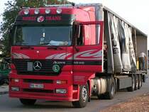 ACTROS1846 der Korez-Trans bei der Beladung von Ausstellungsst�cke am Messegel�nde Ried i.I.; 090915