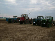 D4K-B, K700, D4K-A und die KS07 standen am Sonntag Fr�h nebeneinander auf dem Rottelsdorfer Acker