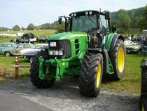 John Deere 7530 steht beim 4. Tanner Bulldog- und Oldtimertreffen am 20.09.2009 in Tann/Rh�n 