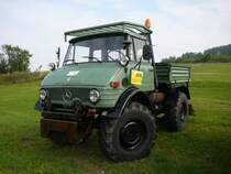 Unimog steht beim 4. Tanner Bulldog- und Oldtimertreffen am 20.09.2009 in Tann/Rh�n 
