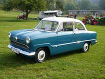 Ford Taunus 12 M steht beim 4. Tanner Bulldog- und Oldtimertreffen am 20.09.2009 in Tann/Rh�n 
