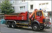 Am 20.06.2007 brannte in Dsseldorf der Dachstuhl der Kirche St. Peter. Als ich nach der Arbeit auf dem Weg nach Hause dort vorbeikam, waren die Lscharbeiten zwar vorber, aber in den Straen ringsrum standen noch zahlreiche Fahrzeuge der Feuerwehren aus Dsseldorf. Auf dem Bild ist wieder ein Wechsellader zu sehen.