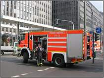 Am 20.06.2007 brannte in Dsseldorf der Dachstuhl der Kirche St. Peter. Als ich nach der Arbeit auf dem Weg nach Hause dort vorbeikam, waren die Lscharbeiten zwar vorber, aber in den Straen ringsrum standen noch zahlreiche Fahrzeuge der Feuerwehren aus Dsseldorf. 