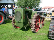 Dieser alte Stock Raupenschlepper war beim Treffen in Bocka zu sehen