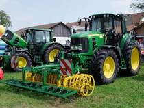 JohnDeere7530 sowie 6430 werden bei einer Landmaschinenausstellung in Antiesenhofen zur Schau gestellt, bzw. zum Kauf angeboten;090809