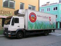 MAN_LE250B bei der Zustellung von Schlachtfrischen H�hnchen im Stadtgebiet von Ried i.I.;090925