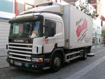 SCANIA_94D-230 bei der Zustellung von tiefgefrorenen Brot-Geb�ck Spezialit�ten im Stadtgebiet von Ried i.I.;090926