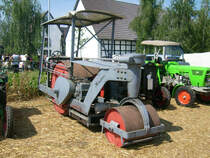 Alte Stra�enwalze beim 13. Bulldog-, Dampf-und Oldtimertreffen in Bocka