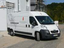 Peugeot Boxer der  Schlemmer Boutique  aus Taunusstein-Hahn unterwegs in Neuhof-Wehen am 27.09.2009