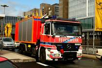 WLF 4  61/56 der Flughafenfeuerwehr Frankfurt vor den Flughafen.
Juli 2008