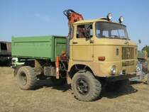 Pritschenwagen W 50 LA/5 ND mit Hebezeug aus dem Landkreis Ostprignitz-Ruppin beim 6. gro�e TATRA-Treffen Seehausen/Altmark 20.09.2009