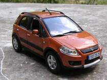 Schickes Kleinwagen mit Itali�nisches Design. Der Suzuki SX4 von Norev in Massstab 1/43.