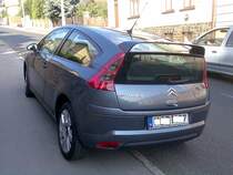 Dreitriger Citroen C4, nach den Rcken.