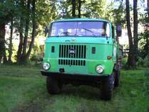 W50LAZ 3SK 5ND steht auf der Zufahrt zur Wasserbaustelle.