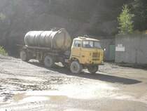 Dieser W50 Sattelzu steht in einen Steinbruch im Erzgebirge. Er wird fr die feuchthaltung der Fahrstraen bei groer Trockenheit eingesetzt.