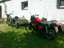 MZ ETZ 250 mit Beiwagen der NVA und Nachfolger MZ ETZ 251 mit beiwagen beim Treffen in Bocka. 