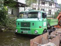 W50 LAZ 3SK 5ND auf einer Wasserbaustelle im Erzgebirge. An diesen Tag stand das Wasser bis Unterkante Stostange.