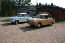 Am 03.und 04.10.09 fand das 3.WCd Schmalspurfestival auf der Museumsbahn Sch�nheide und dem Bahnhof Sch�nheide S�d statt.Neben dem Bahnhof in Sch�nheide S�d waren auch diese beiden Trabant zu bestaunen.Vorn ein 601 daneben ein 600.