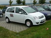 Opel Meriva der Fahrschule RIMANE steht auf dem Parkplatz anl. des 1. Fuldaer Autotages am 04.10.2009 auf der Fulda-Galerie 
