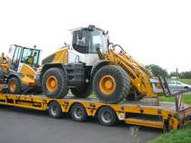 Liebherr 538 auf einem Tieflader an der Tankstelle Fulda-Lehnerz am 04.10.09