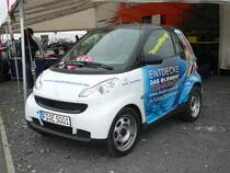 Smart mit Werbung f�r das 5. Element ausgestellt beim 1. Fuldaer Autotag am 04.10.2009 auf der Fulda-Galerie