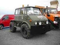 Unimog ausgestellt beim 1. Fuldaer Autotag am 04.10.2009 auf der Fulda-Galerie