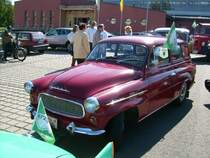 Skoda Oktavia kombi vor der Burkhardtsdorfer Zwnitztalhalle. Er nahm ebenfalls an der Rundfahrt durchs Erzebirge teil.