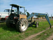 H�hnerknie, Erdbeerpfl�cker oder auch Mullikran wurde der T157/2 im Volksmund genannt.Hier zu sehen beim Bulldogtreffen in Bocka im August 09