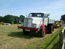 H6 Kipper mit Holzbordw�nde stand in Bocka beim Oldtimertreffen 