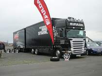 Scania R 420 als Werbetr�ger f�r FULDA-Reifen beim 1. Fuldaer Autotag am 04.10.2009 im Ausstellungsgel�nde  Fulda-Galerie 