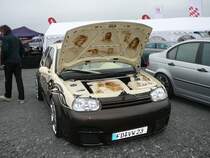 Ein ganz besonderer Golf 4 beim 1. Fuldaer Autotag am 04.10.2009 im Ausstellungsgel�nde  Fulda-Galerie 