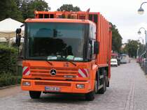 Mercedes-ECONIC der Rostocker-Stadtreinigung ist schon Frhmorgens am Alten-Strom in Warnemnde unterwegs; 070830