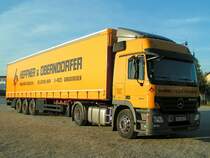 ACTROS 1841 der Sped.Heppner&Oberndorfer richtet sich am Messegelnde in Ried i.I. zur Nachtruhe ein; 091007