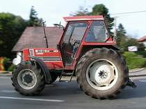 FIAT 80-90DT in voller Fahrt Richtung Stadtgebiet Ried i.I. unterwegs;091003