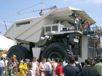 LIEBHERR Muldenkipper TI 274
Nutzlast: 290 metrische Tonnen
          320 amerikanische Tonnen
Leistung: 2237 kW
          3000 PS
Hchstgeschwindigkeit: 64km/h

Ausstellungsstck auf der Bauma 2007