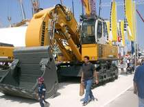 LIEBHERR R 964 B litronic

Gewicht: 64t - 69t

Motorleistung 282 kW (383 PS)

Klappschaufel-Inhalt 3,40 –5,80 m3
		