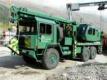 Saurer Kranwagen abgestellt im Betriebsareal der DFB in Realp am 25.09.2009