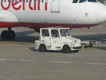 22.09.09,Schlepper am Flughafen Dsseldorf.