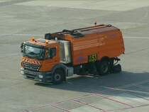 22.09.09,MB-Kehrfahrzeug am Flughafen Dsseldorf.