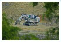 Liebherr R 9350   -   Der Bagger wird zur Kalksteingewinnung im Tagebau Rdersdorf eingesetzt. | Technische Daten: Einsatzgewicht mit Tieflffel-Ausrstung: 302.000 kg  |  Einsatzgewicht mit Klappschaufel-Ausrstung: 310.000 kg | Motorleistung: 1120 kW/ 1500 PS  |  Tieflffel-Inhalt: 15,30 – 18,00 m3  |  
Klappschaufel-Inhalt: 15,30 – 18,00 m3  | Quelle: http://www.liebherr.com/lh/   |   Besuch im Museumspark Rdersdorf 01.06.2009