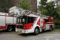 Feuerwehr Duisburg 
DLK 23-12 
Mercedes Econic
DU FW 3331