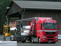 Beladung von gehobelten Brettschichthlzern bei einem Steirischen Sgewerk ;090915