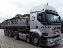 Renault-420 wird am Bhf. Cuxhaven beladen ;090831