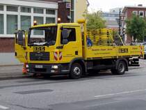 MAN,TGL7.180 ist mit Equipment fr Straenabsperrungen in Cuxhaven eingetroffen ;090831