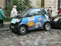 Smart mit der Werbung fr die Franzsische Staatsbahn in Paris am 11.10.2009
