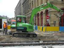 Bagger der Firma LAHO auf der Strassenbahnbaustelle in Reims am 12.10.2009
